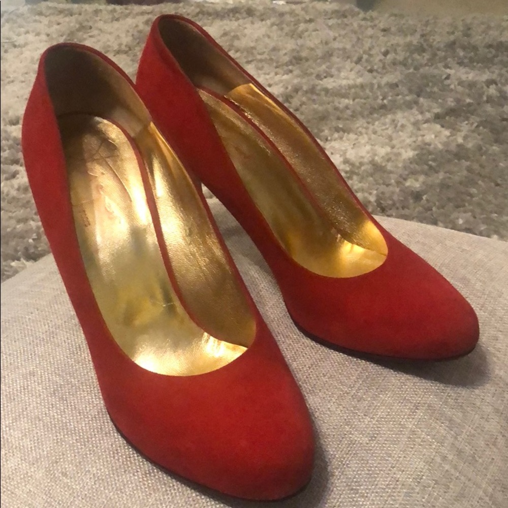Red suede Pumps